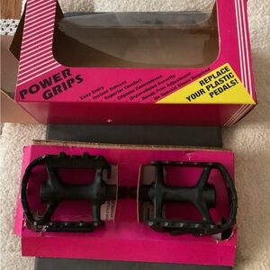 POWER GRIPS Clipless Bike Pedals New in Box